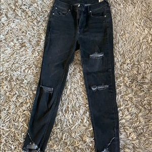 Gray skinny jeans with rips